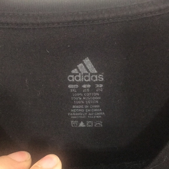 Adidas Chicago Bulls Graffiti Black Screen Print             T-Shirt size 2XL - Picture 2 of 11